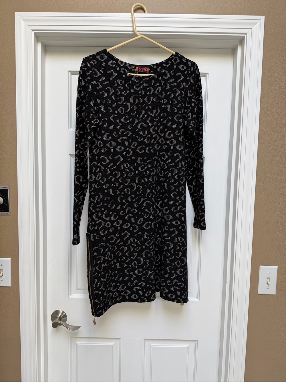 Long-Sleeve Black Print Shift Dress